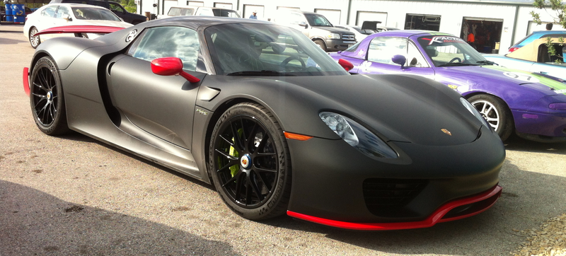 Illustration for article titled Sharing A Track With A Porsche 918 Makes For A Very Good Day